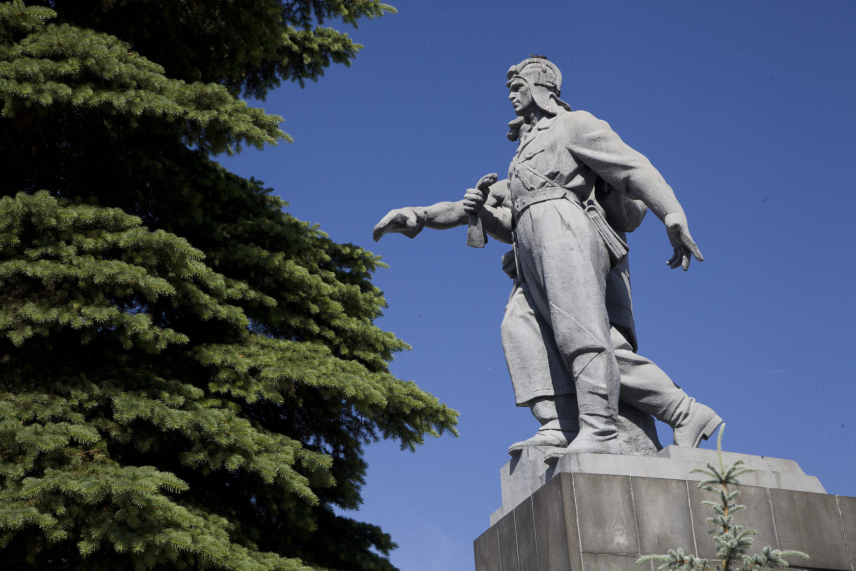 Памятник уральскому добровольческому танковому корпусу фото