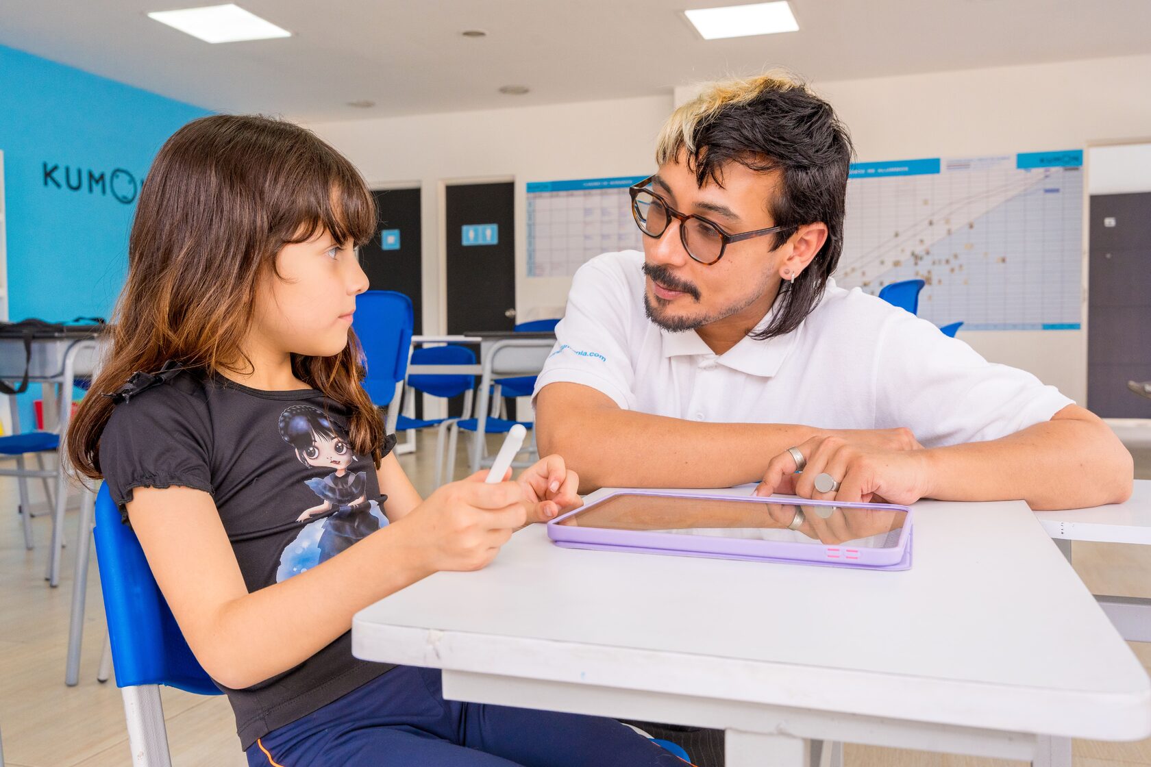 Colombia mantiene rezago en dominio del inglés y crece el interés por métodos complementarios de aprendizaje