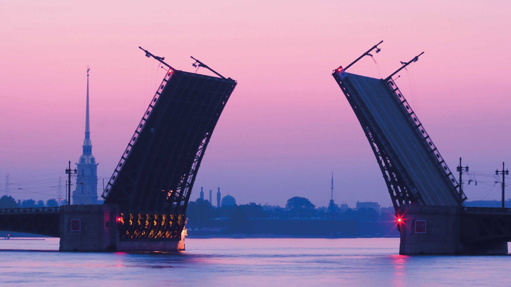Фотография развода дворцового моста в Санкт-Петербурга