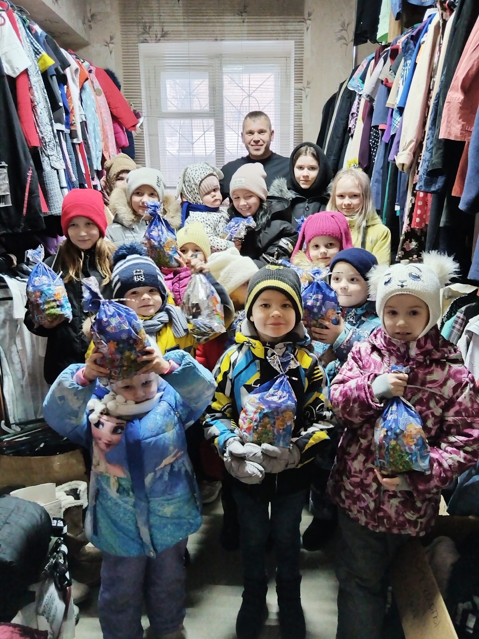 Крепкая семья — помощь многодетным семьям