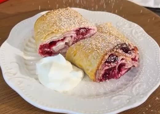 вишневый штрудель с творогом