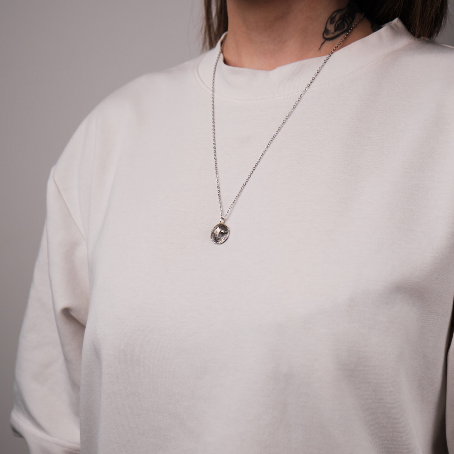 Кулон в форме круга с отпечатком носа питомца