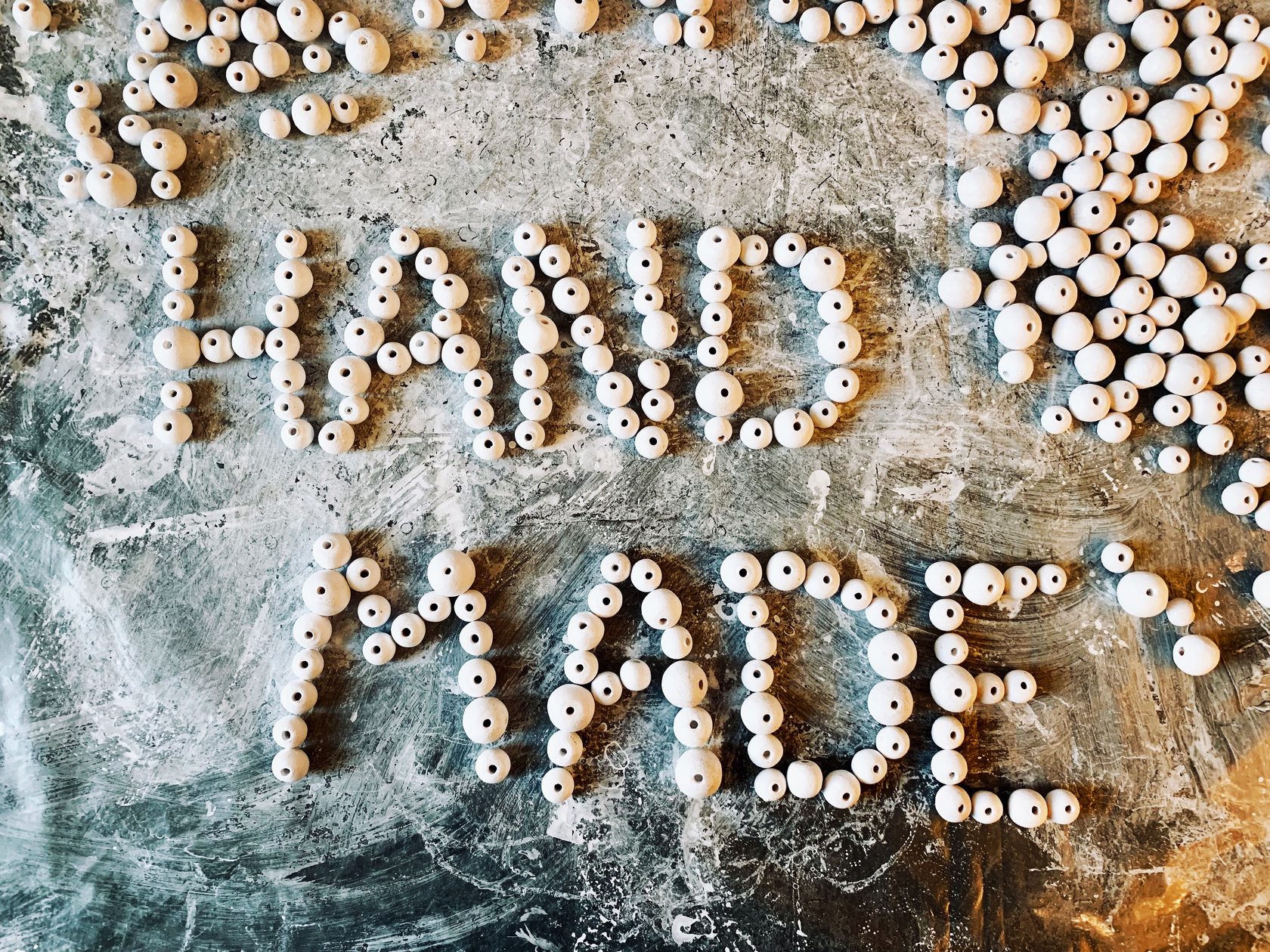 Купить люстру из глиняных бусин в Москве