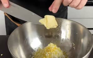 Приготовление форшмака из сельди с яблоком: шаг 6