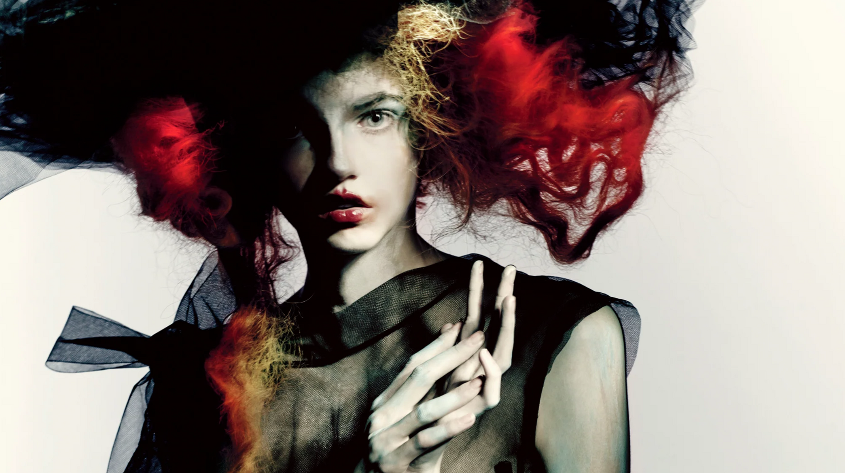 © Paolo Roversi. Molly Bair, Chanel haute couture P/E 2015, Vogue Italia, Paris, 2015. Tirage chromogène sur papier Fujiflex. 