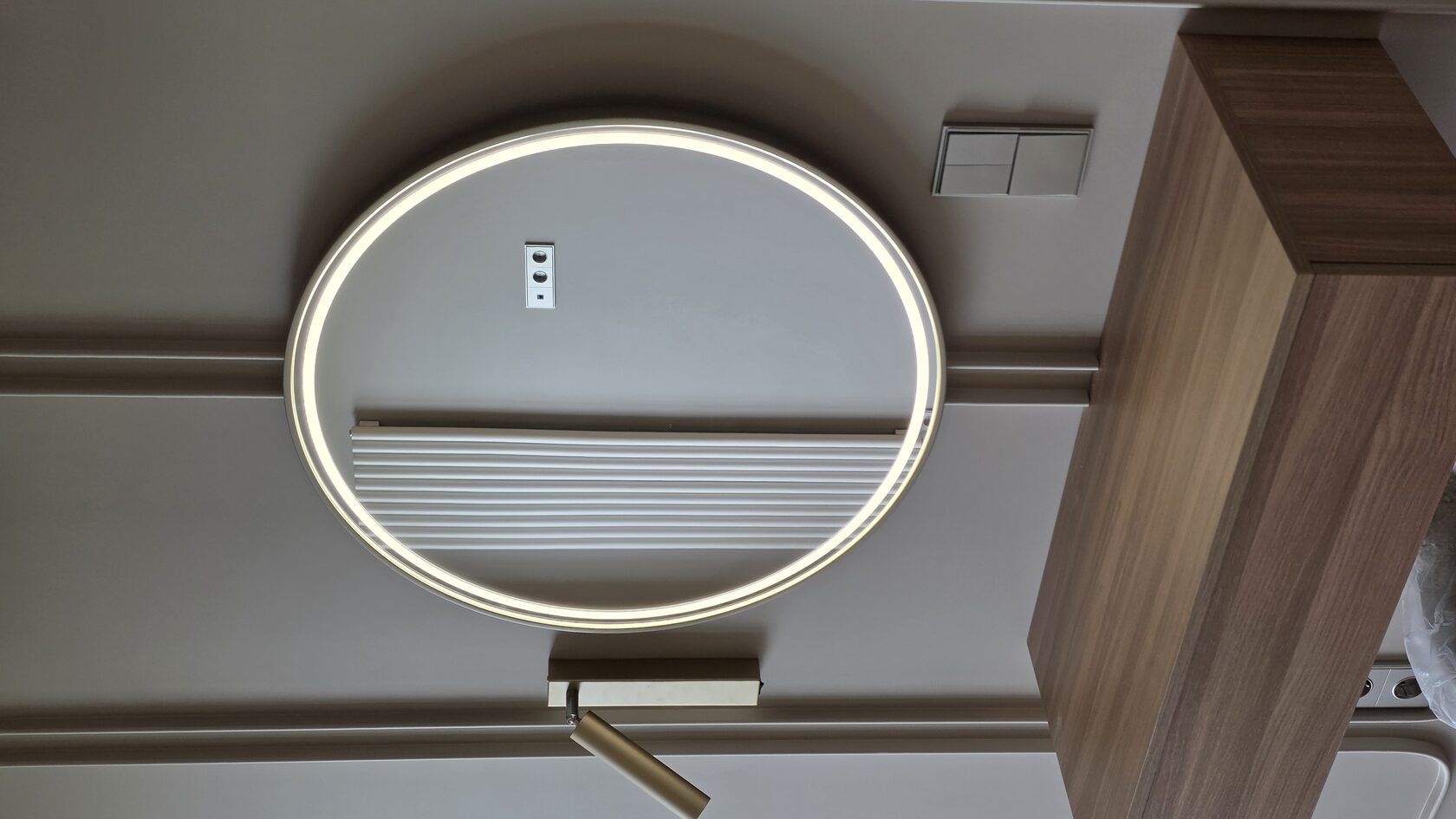 Зеркало с LED-подсветкой