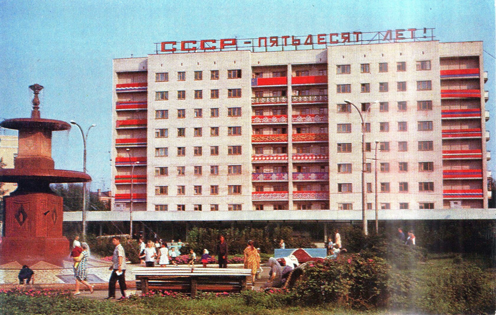 г. Каменск-Уральский. Площадь им. А.М. Горького. Автор фото В. Погорелый.