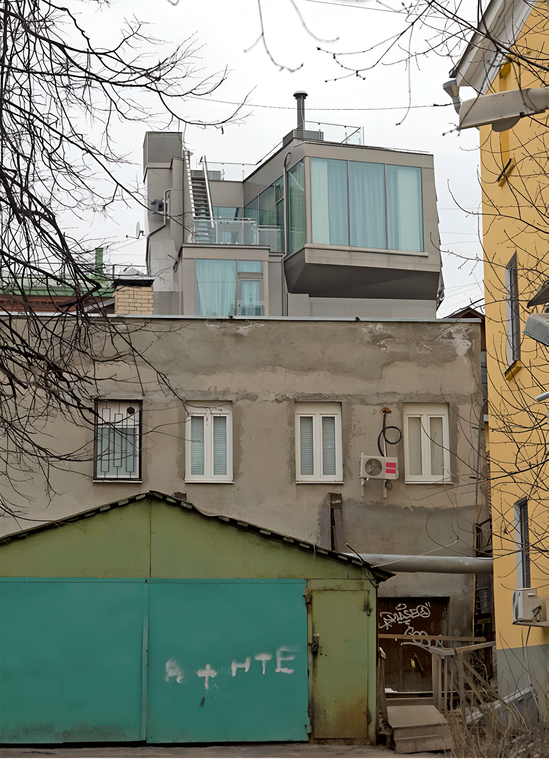 Reconstruction of an Apartment House in Kislovsky Lane