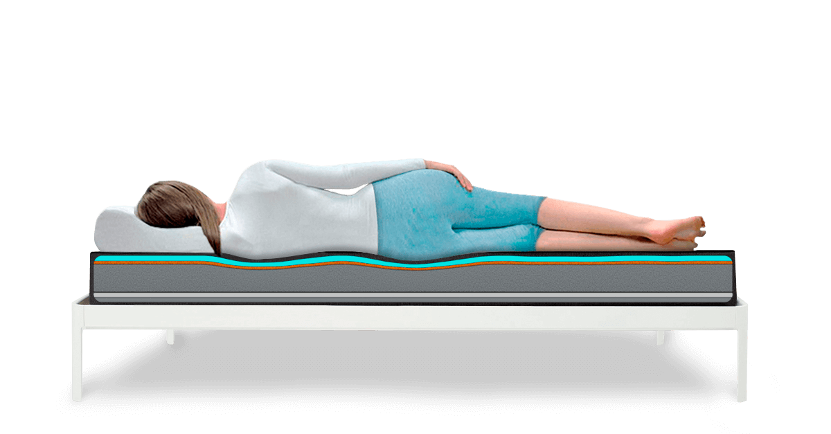 девушка на матрасе