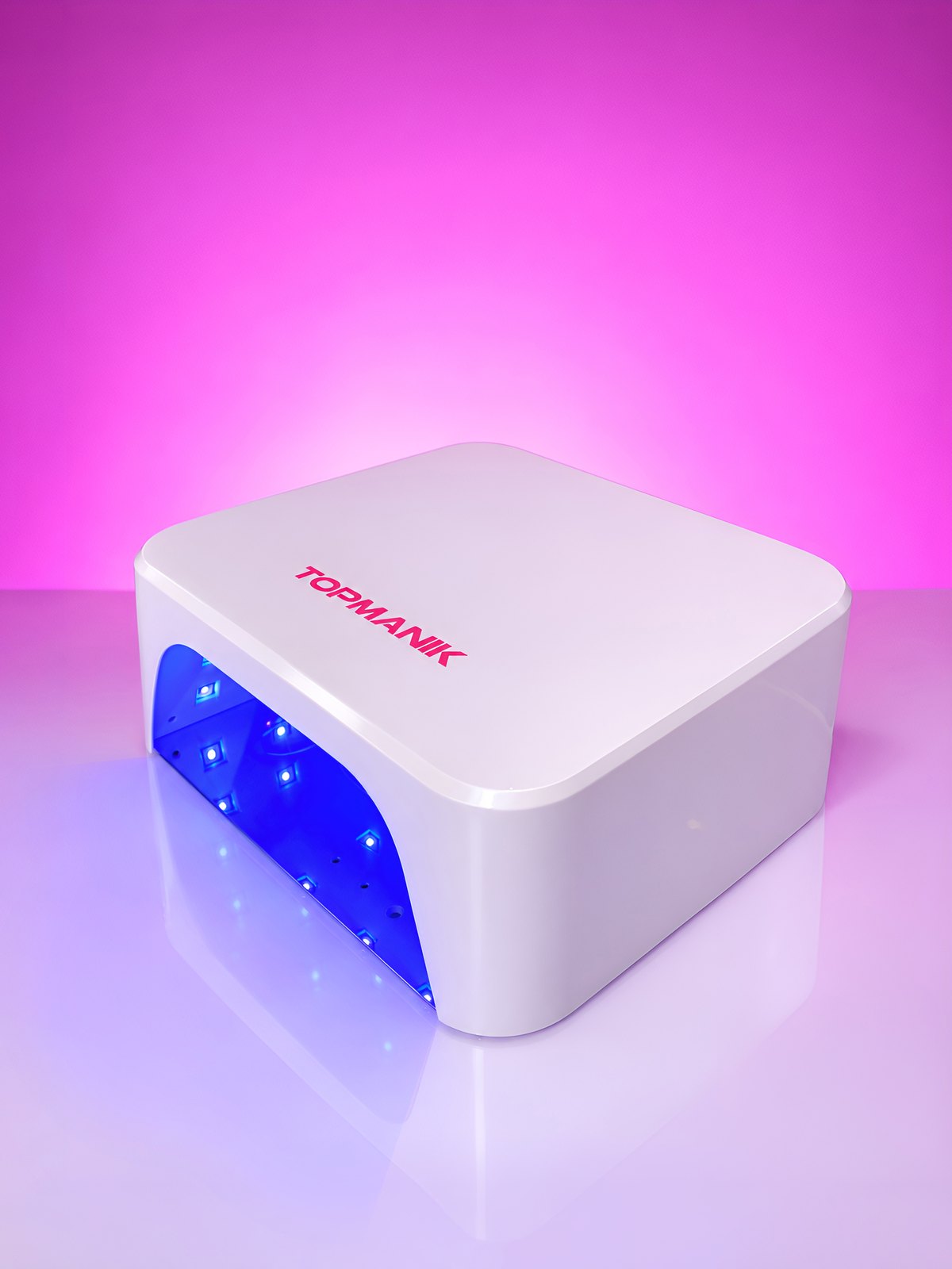 Лампа TOPMANIK QUBO 60W в три четверти со включённой подсветкой