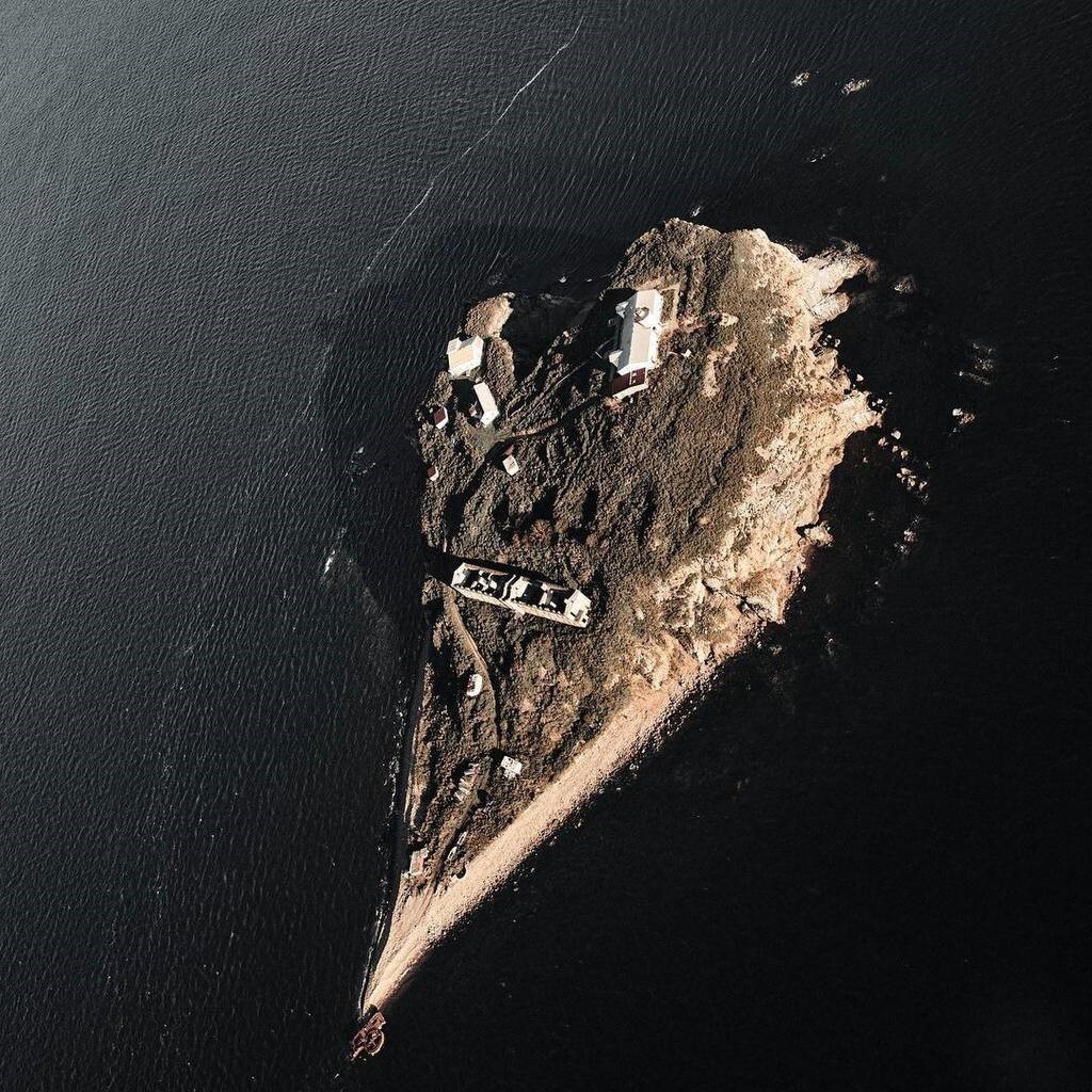 Полёт на вертолете мимо Токаревского маяка во Владивостоке