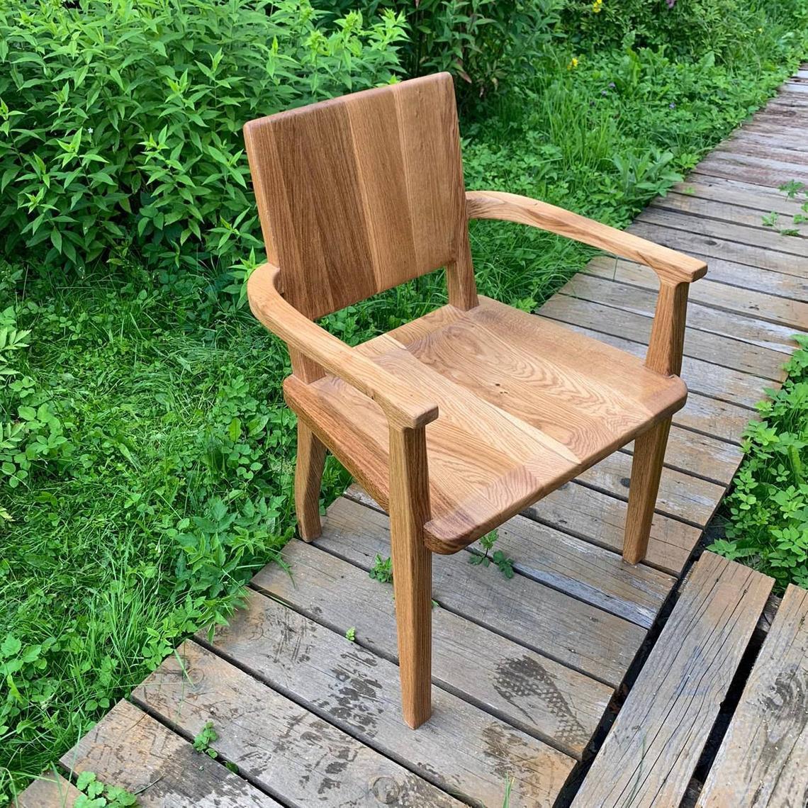 кресло из массива дуба
