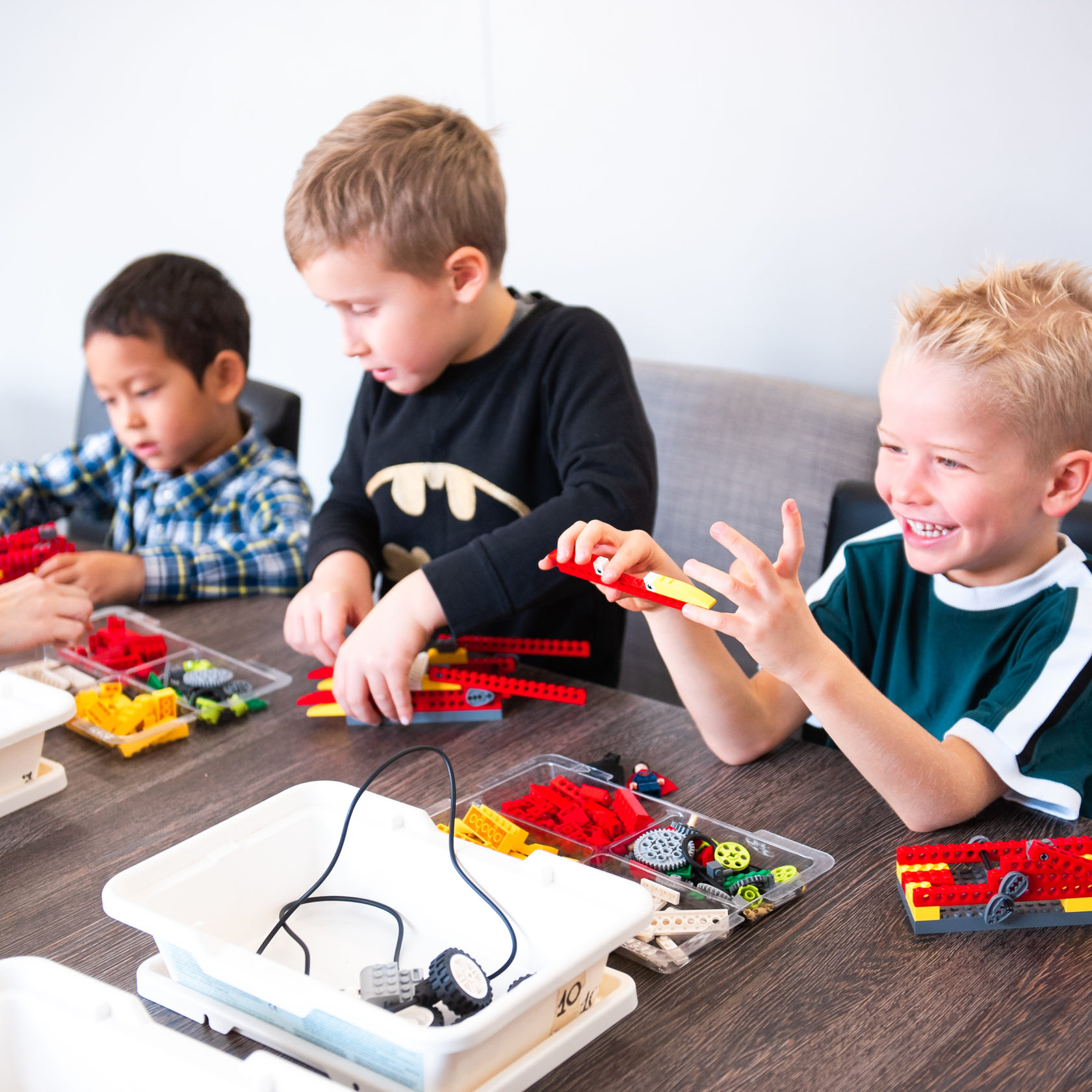 Кибер класс молодёжная. First cyber лагерь. Кибер лагерь. Cyber class лагерь. Кибер класс молодёжная.