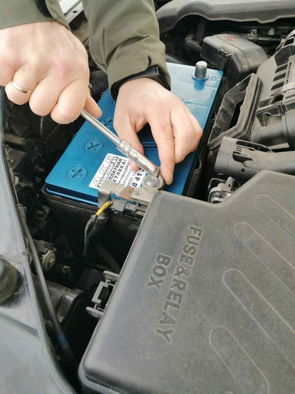 Замена аккумулятор на автомобиль с выездом по Москве.