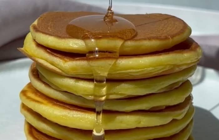 Приготовление пышных творожных оладий на сковороде: шаг 4