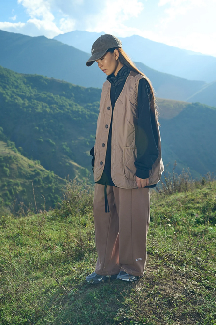 Зимняя женская куртка в цвете хаки. GATE31 — это минималистичный бренд верхней одежды из Санкт–Петербурга