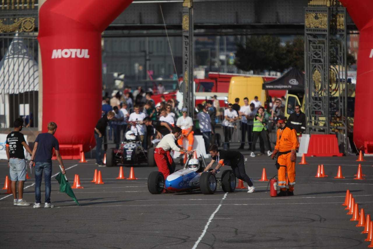 70 000 человек. Протесты на окинаве. 70 000 человек. Протесты в бельгии. Демонстрации в бельгии.