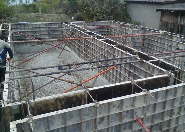 Стены фундамента дома в Новороссийске