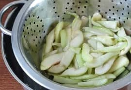 Приготовление янтарного варенья из груш на зиму дольками: шаг 7