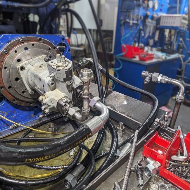 Испытания на стенде гидронасоса Rexroth A7VO108