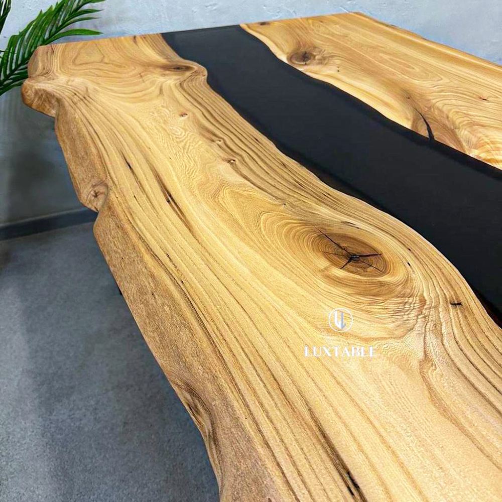 Epoxidharz Tische Alagoas aus europäischem Nussbaum und hellblauem Epoxidharz mit Metallic Effekt