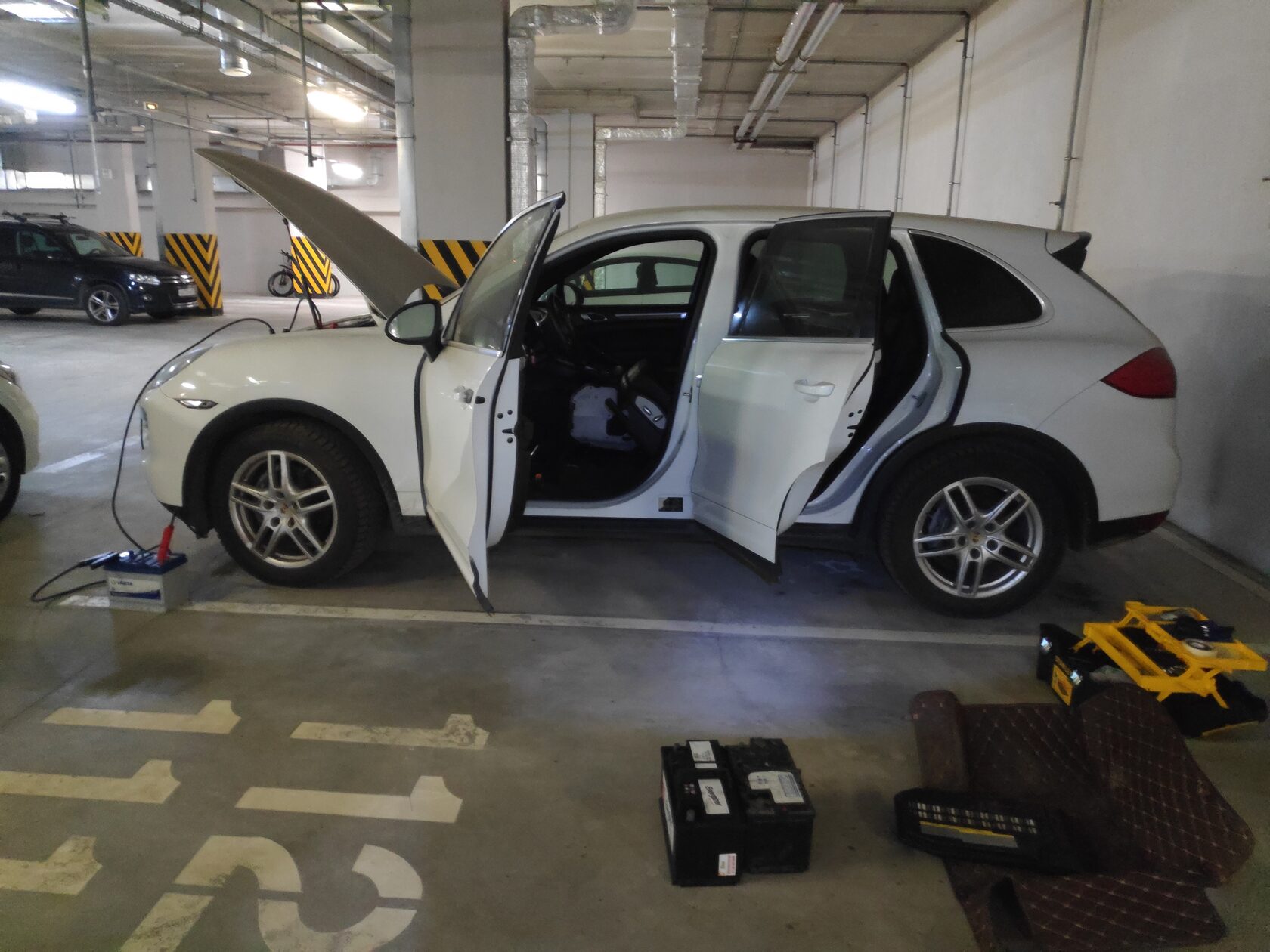 Замена аккумулятора автомобиля с выездом в СПб