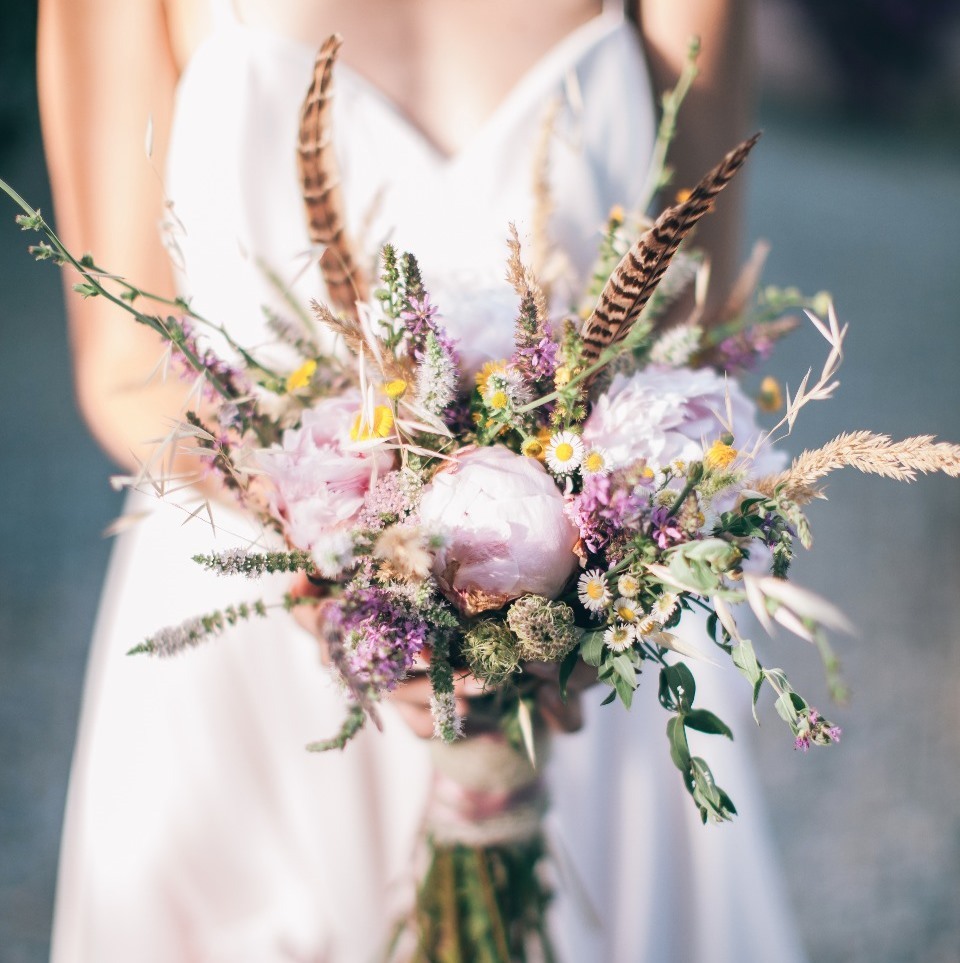 Как собрать свадебный букет из живых цветов своими руками?