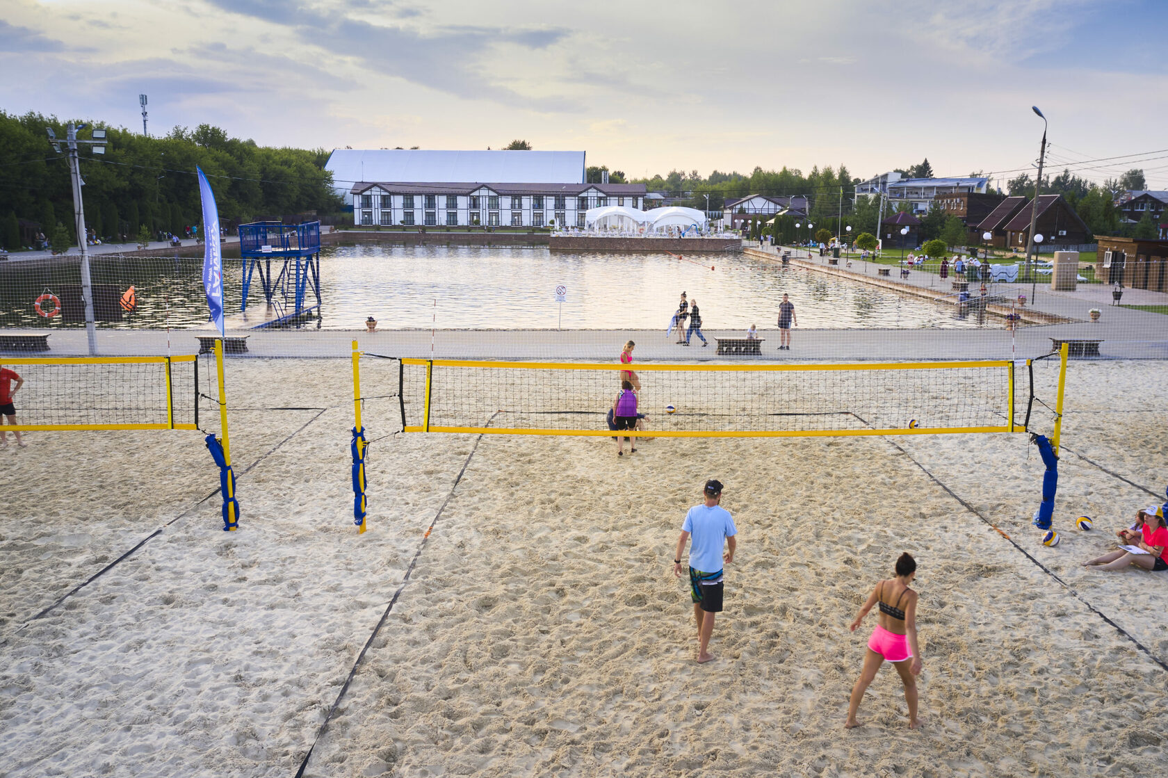 Спортивная акватория. Спортивная база Дракино классический волейбол.