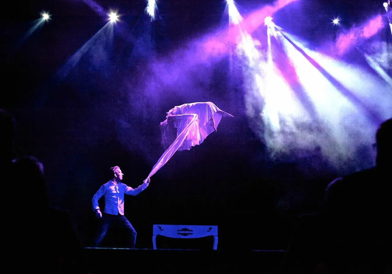 Шоу «Мастера иллюзии» в Москве 15 ноября 2025 в Центральном доме актёра.