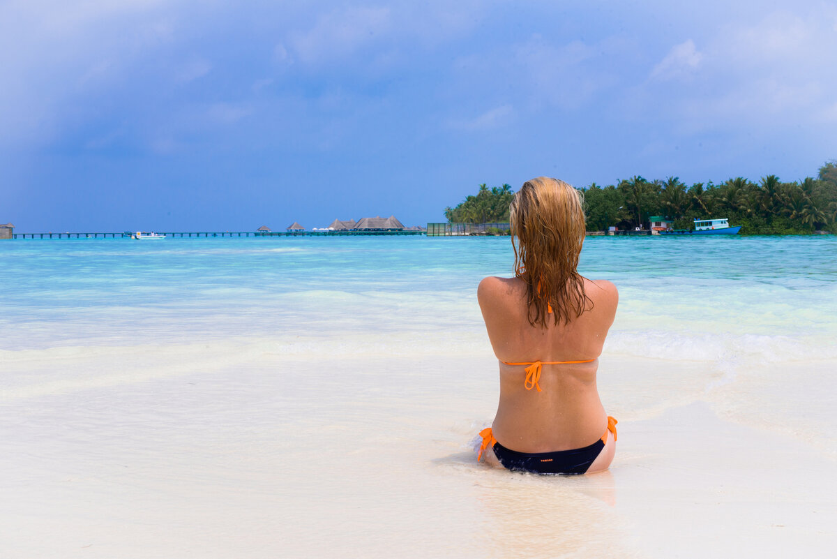 Крымские мальдивы отдых 2024. Фуладу Мальдивы. Девушка на Мальдивах. Мальдивы девушка на пляже. Девочки на Мальдивах.