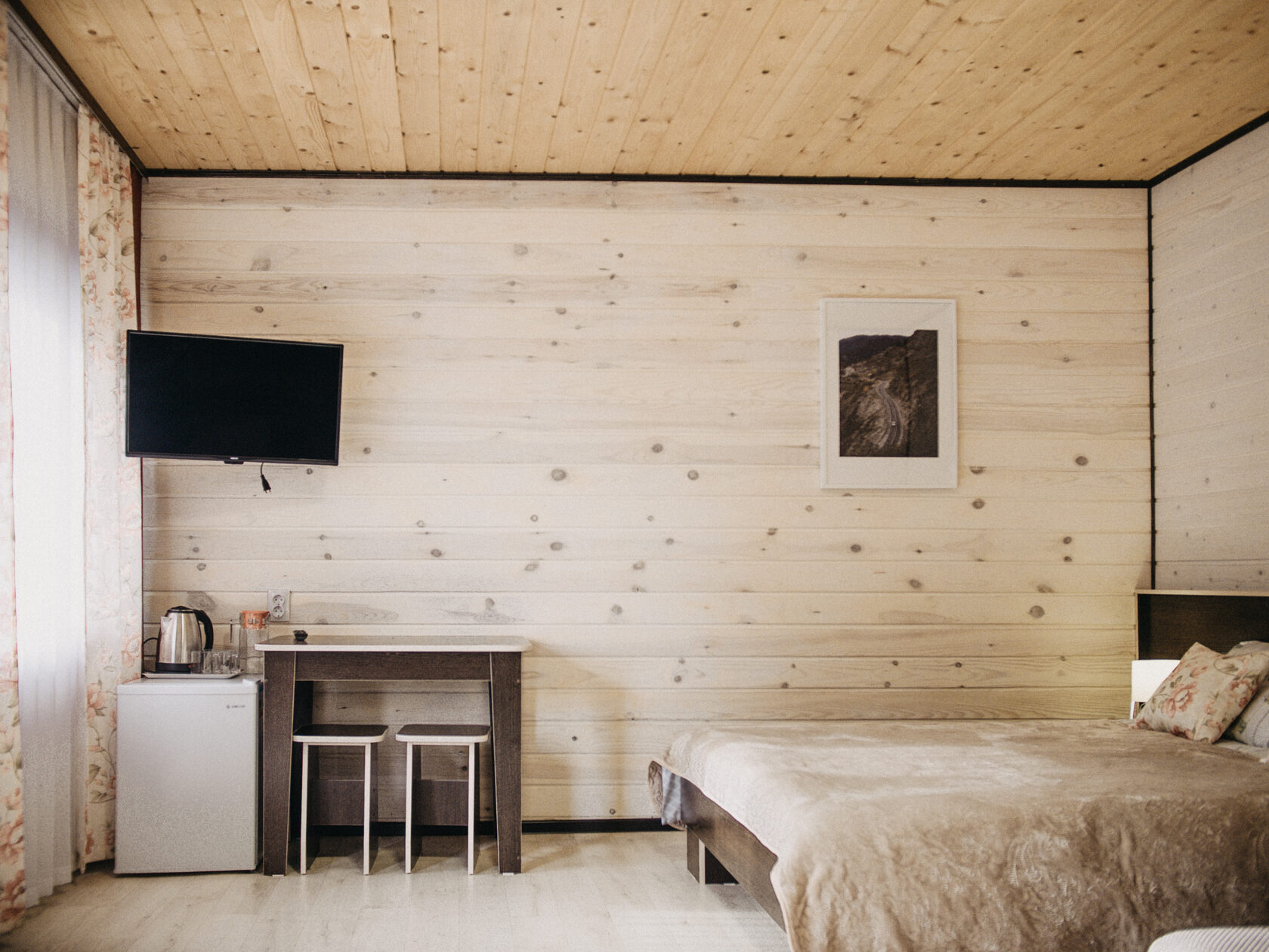 Манжерок хаус гостевой дом. Райский бережок манжерок. Турбаза 2 медведя на алтае. База чечек горный алтай. Brown house алтай.