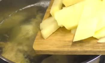 Приготовление борща из квашеной капусты: шаг 8