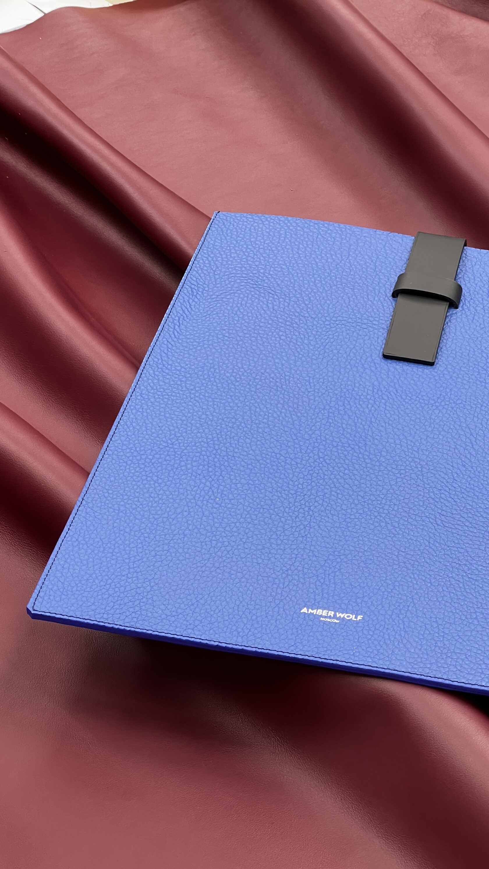 Кожаные изделия на заказ для бизнеса и корпоративных подарков