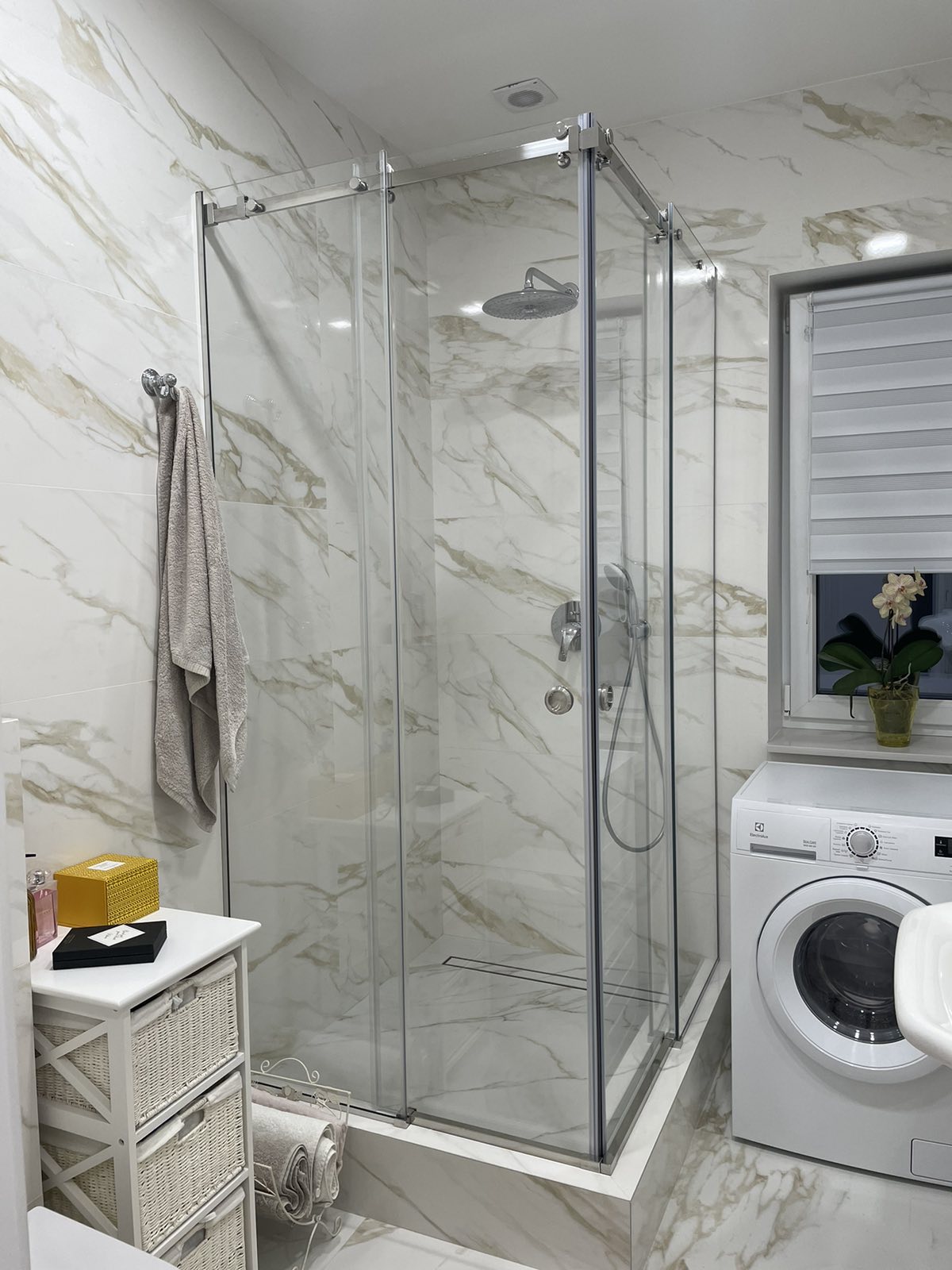 Раздвижные душевые кабины Cube | Раздвижные двери в душ на заказ