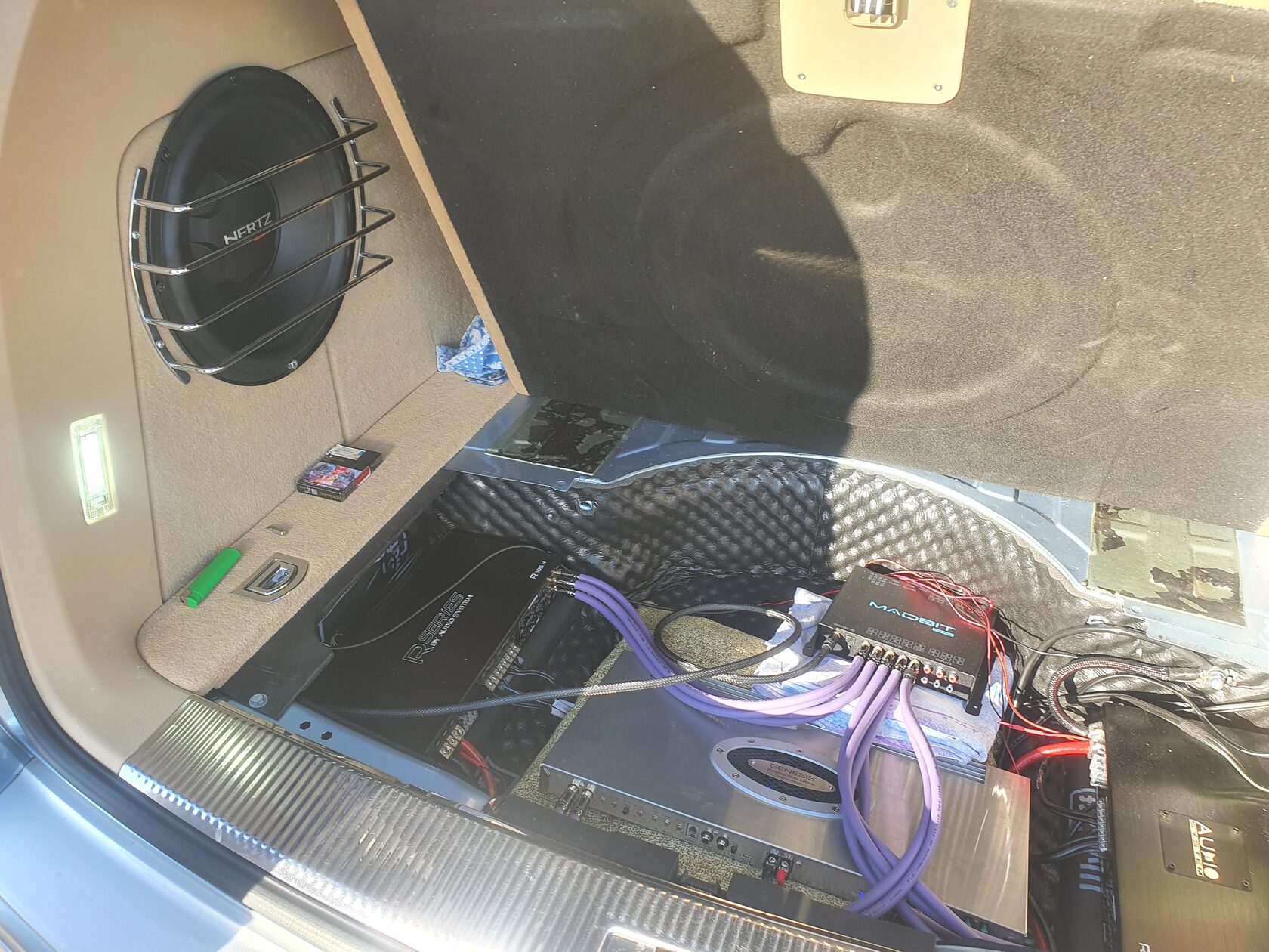 устанвока сабвуфера стелс туарег