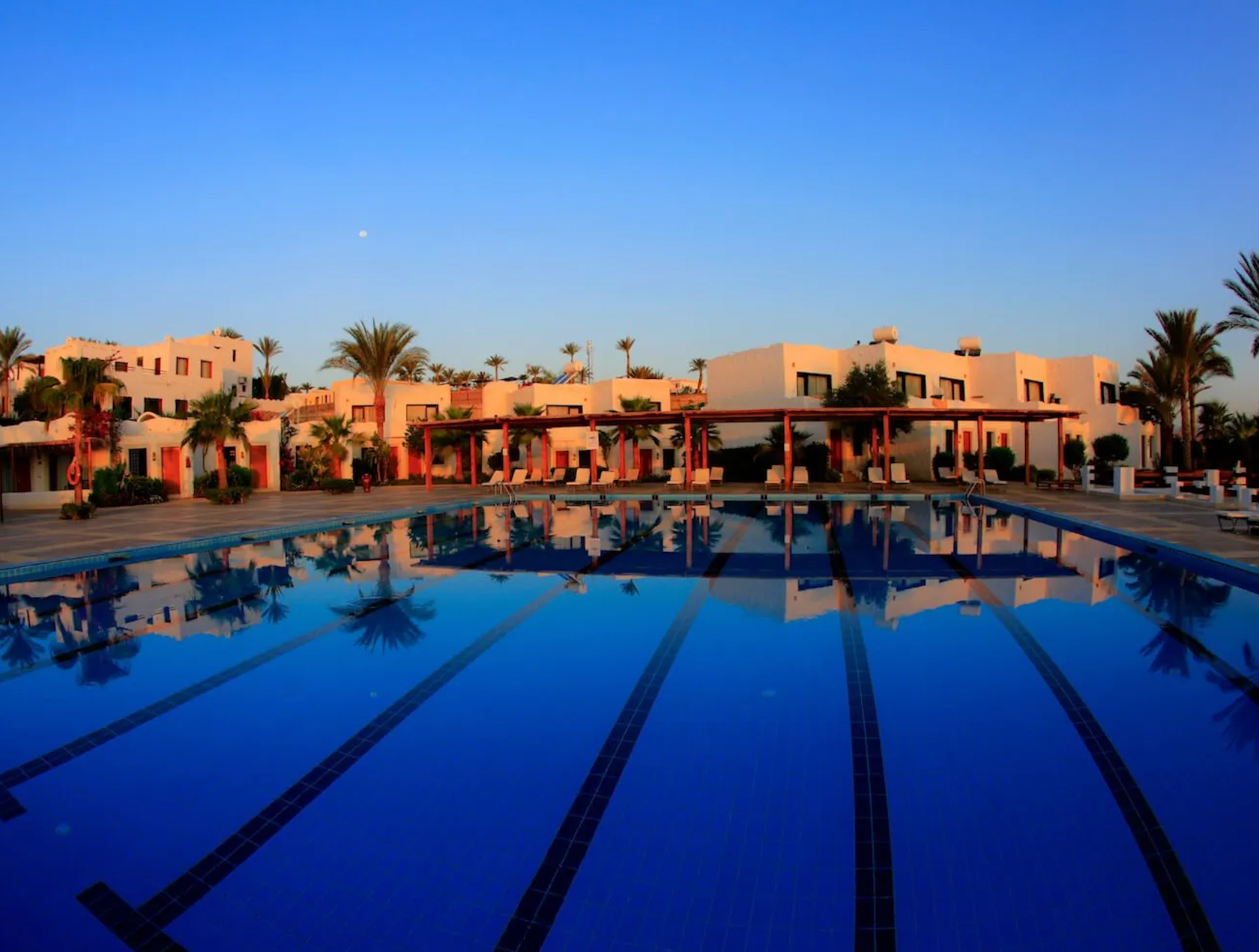 Sharm club beach resort ex labranda tower. Полиция Шарм Эль шейха. Район Гарден Бей Шарм-Эль-Шейх.