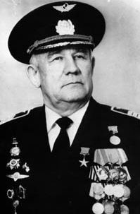 Александр Петрович Помелов, Герой Социалистического Труда, лётчик-испытатель