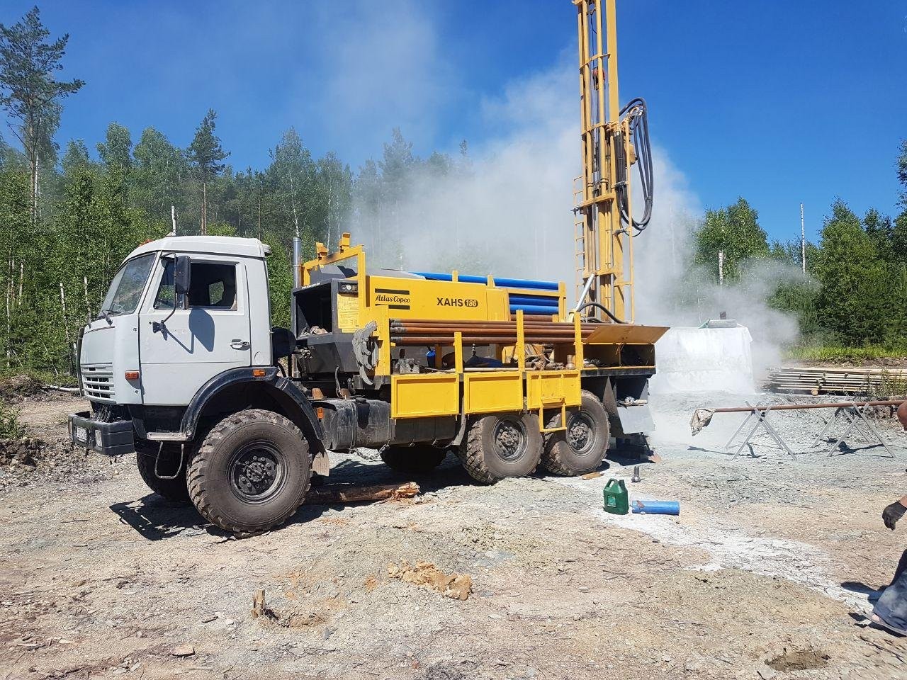 Бурение на воду екатеринбург. Бурение колодцев на воду. Бурение скважин под сваи д200. Бурение на воду екатеринбург. Бурение скважин.