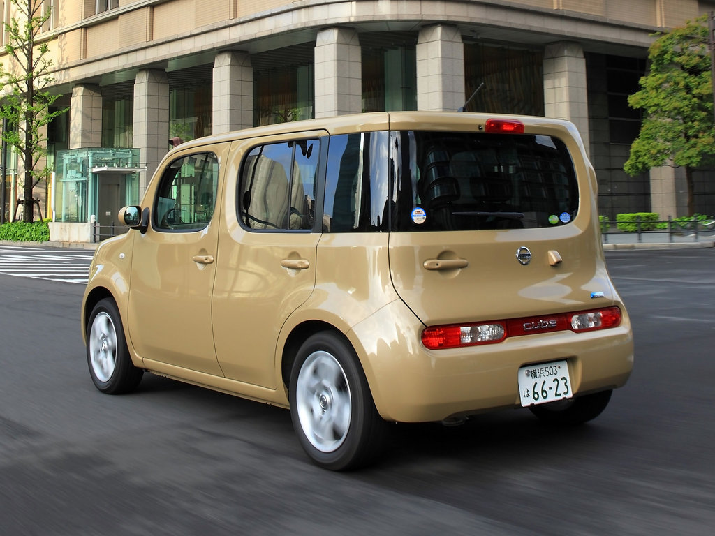 Nissan Cube с аукциона Японии