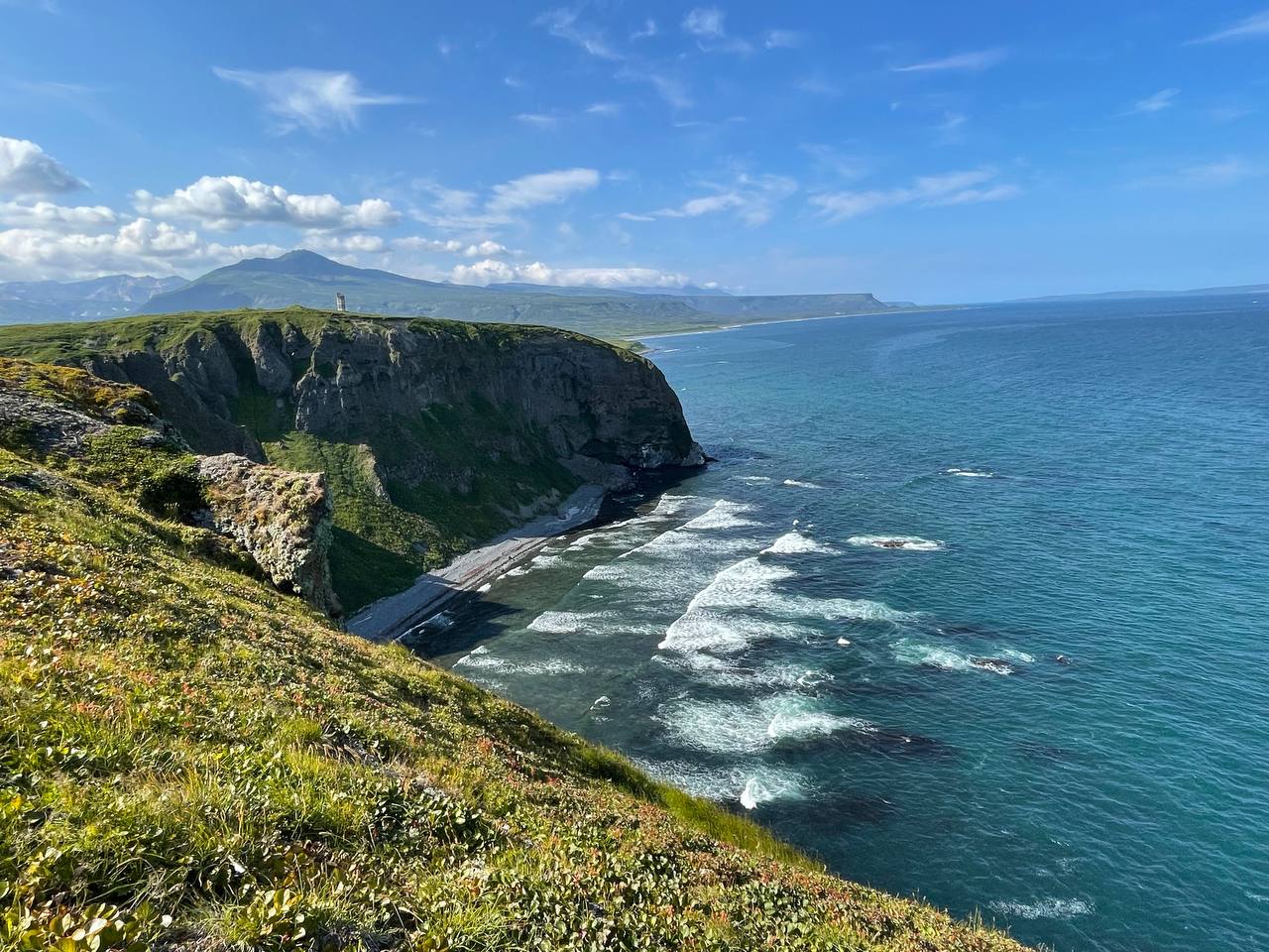 Мыс Васильева остров Парамушир. Курилы. Парамушир. Фото мыс округлый на Парамушире.