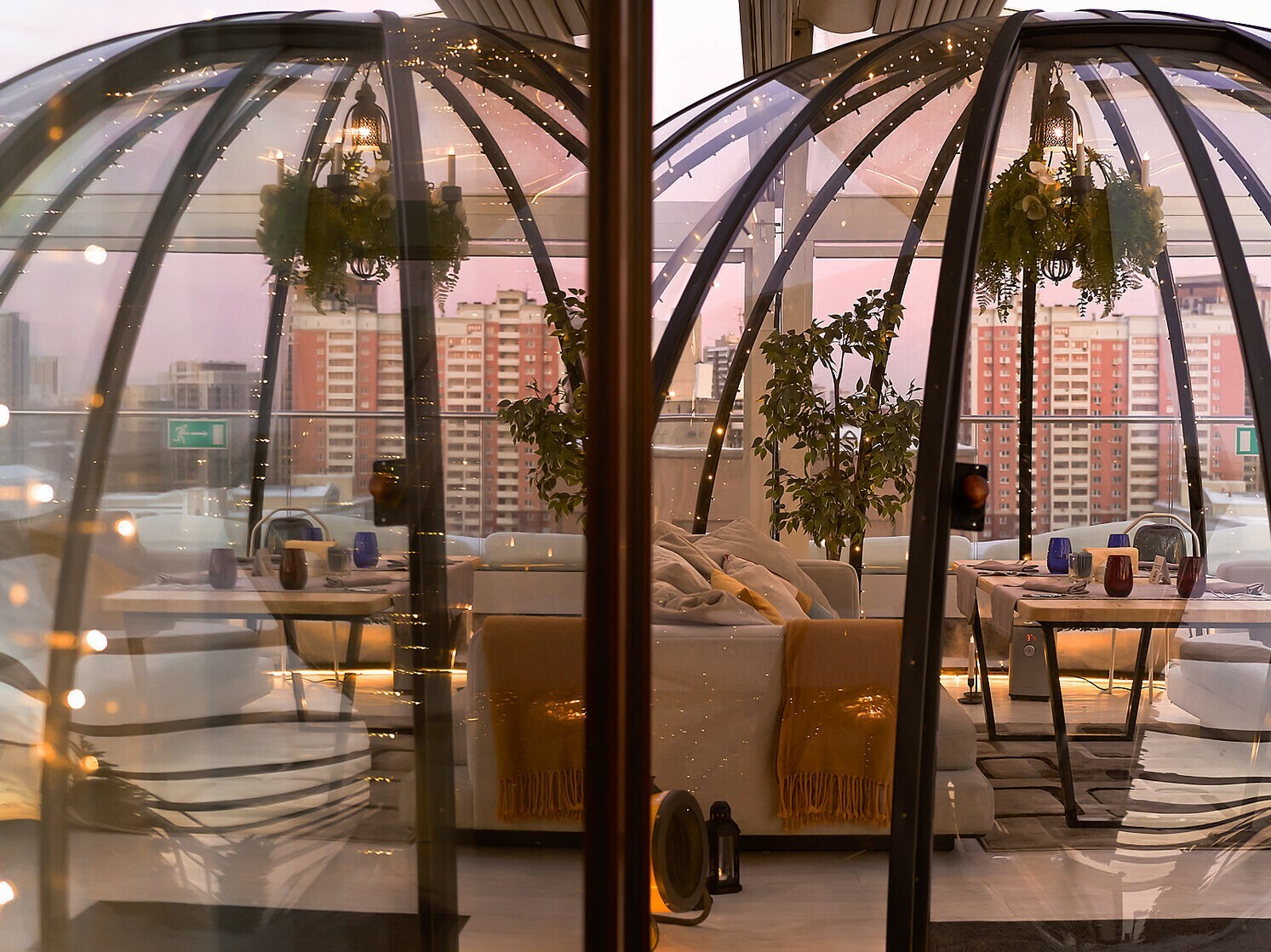 фото нанесения макияжа на лицо девушки 