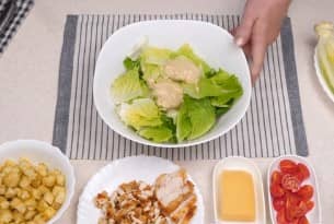 Приготовление салата «Цезарь» с курицей и сухариками: шаг 9