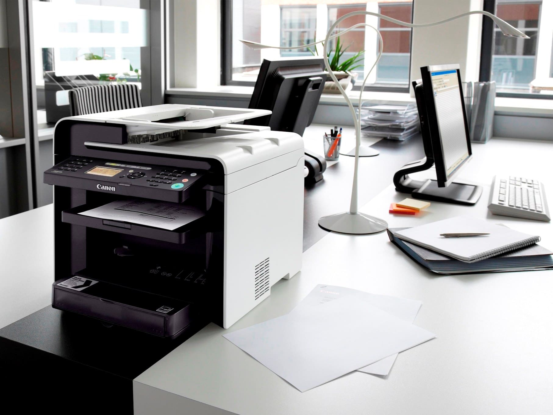 Какой принтер для офиса. Принтер в офисе. Оборудование для офиса. Современный принтер. Лазерный принтер в офисе.