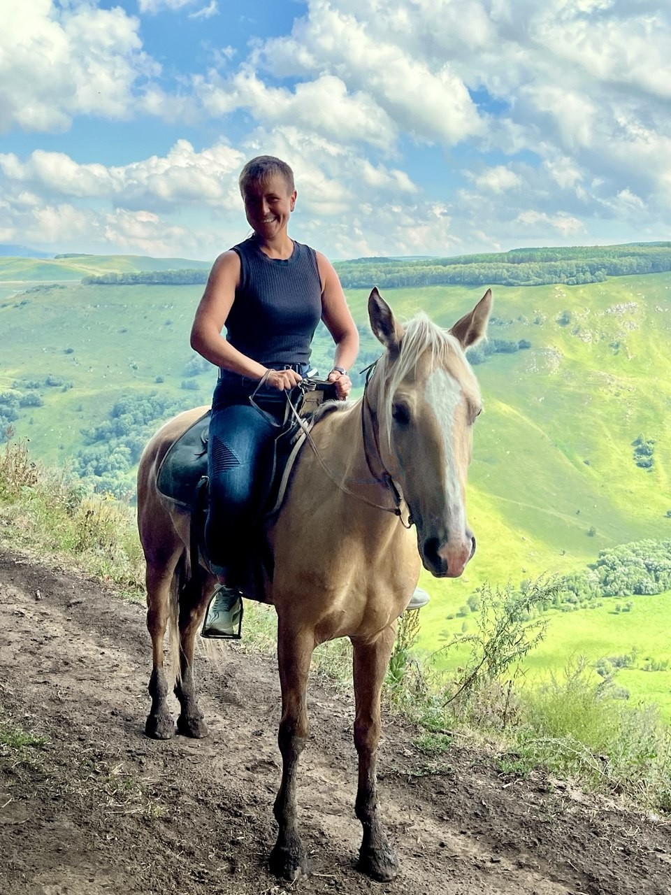 Детская прогулка на лошади