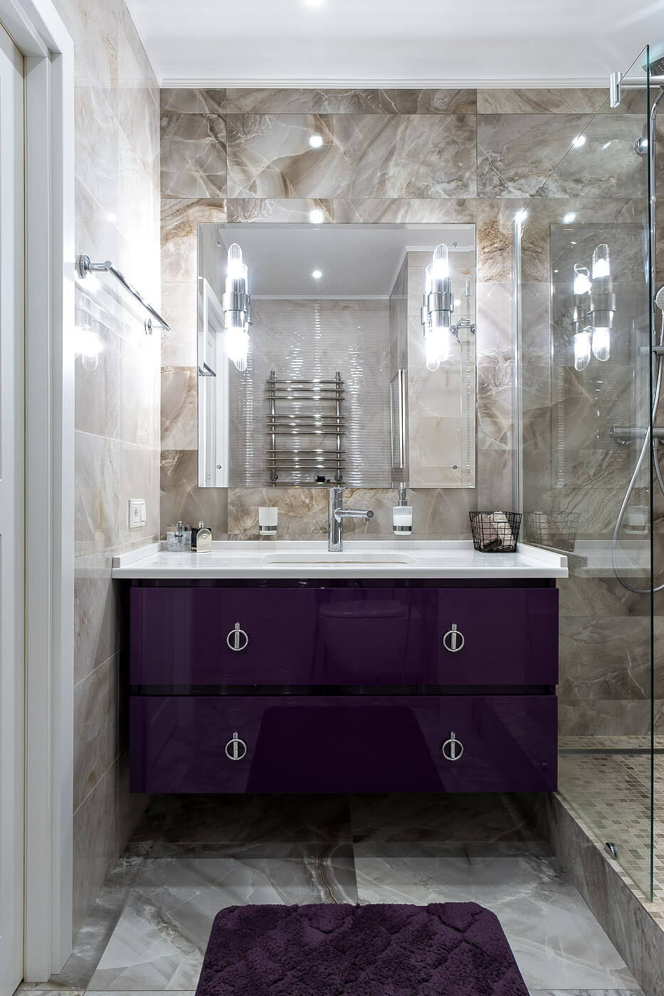 Новая Москва - Дизайн интерьера ванная комната, комод, зеркало.