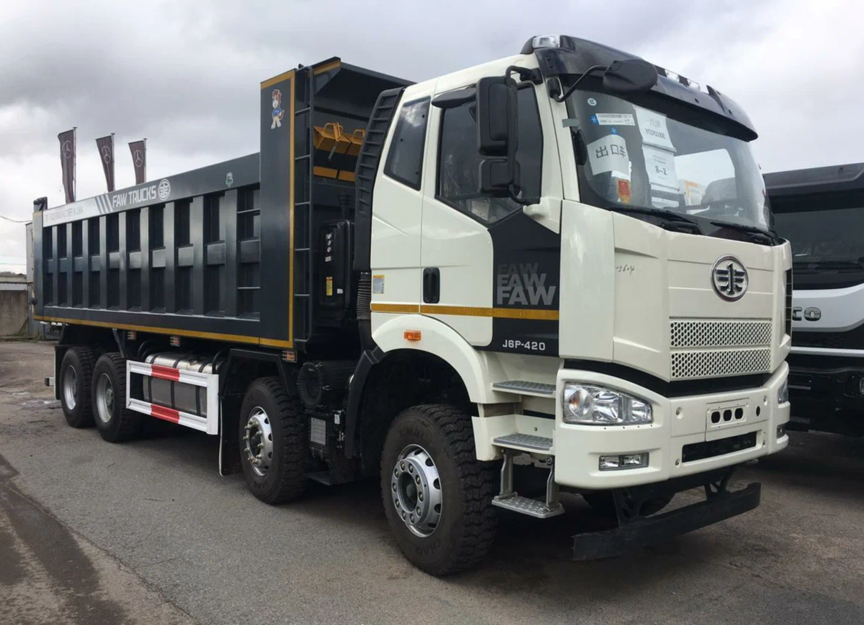 Самосвал в месяц. Howo t5g 6x4. Камаз 65115 бокосвал. Самосвал в месяц. Самосвал в месяц.