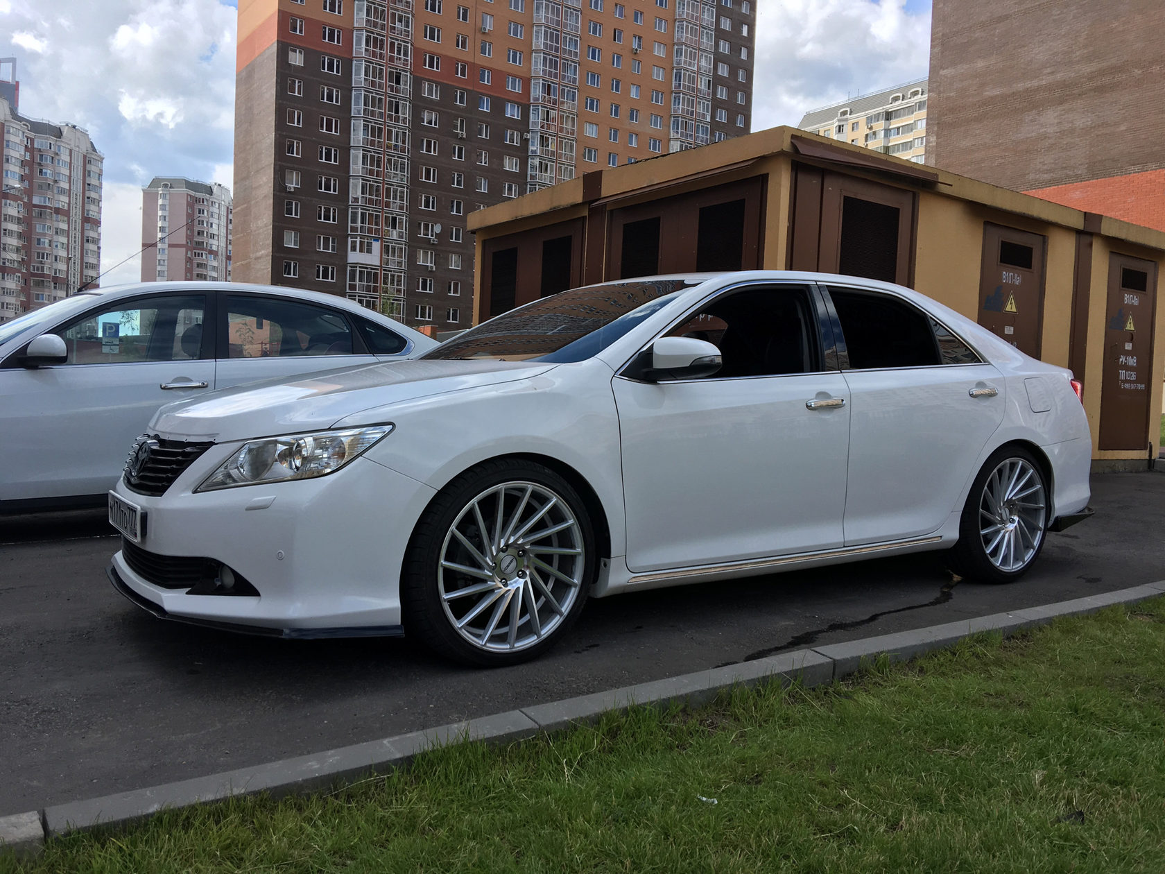 Camry 50 r19 белая