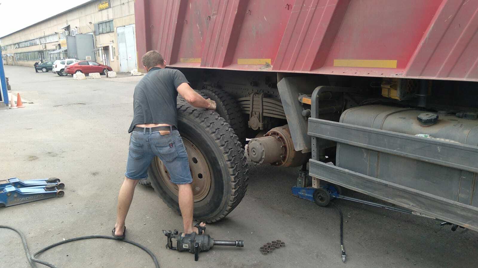 Круглосуточный грузовой шиномонтаж в Москве и области