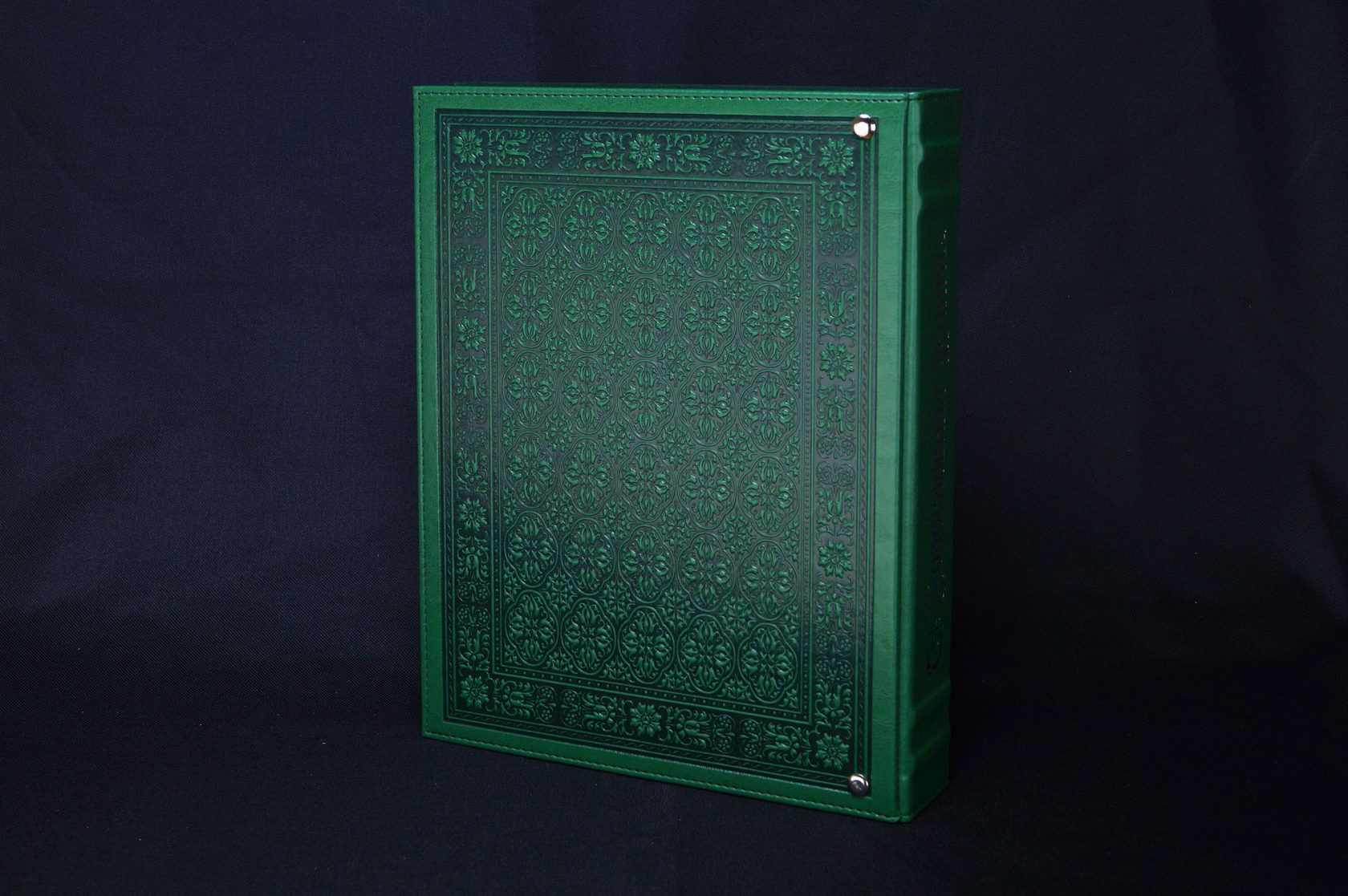 нефрит книги. виногродский нефрит. нефритовая книга. книга в нефритовом переплете. обложка книги с тиснением серебром.
