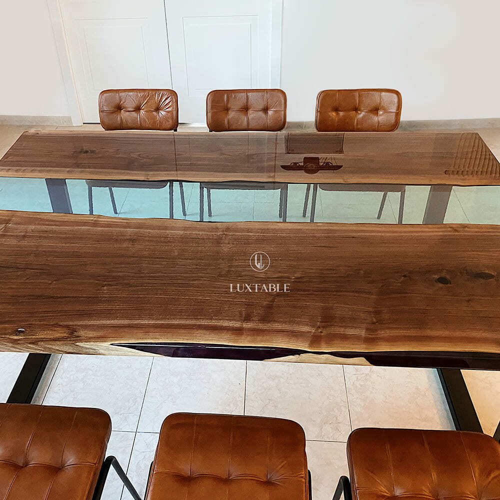 Epoxidharz Tische Alagoas aus europäischem Nussbaum und hellblauem Epoxidharz mit Metallic Effekt